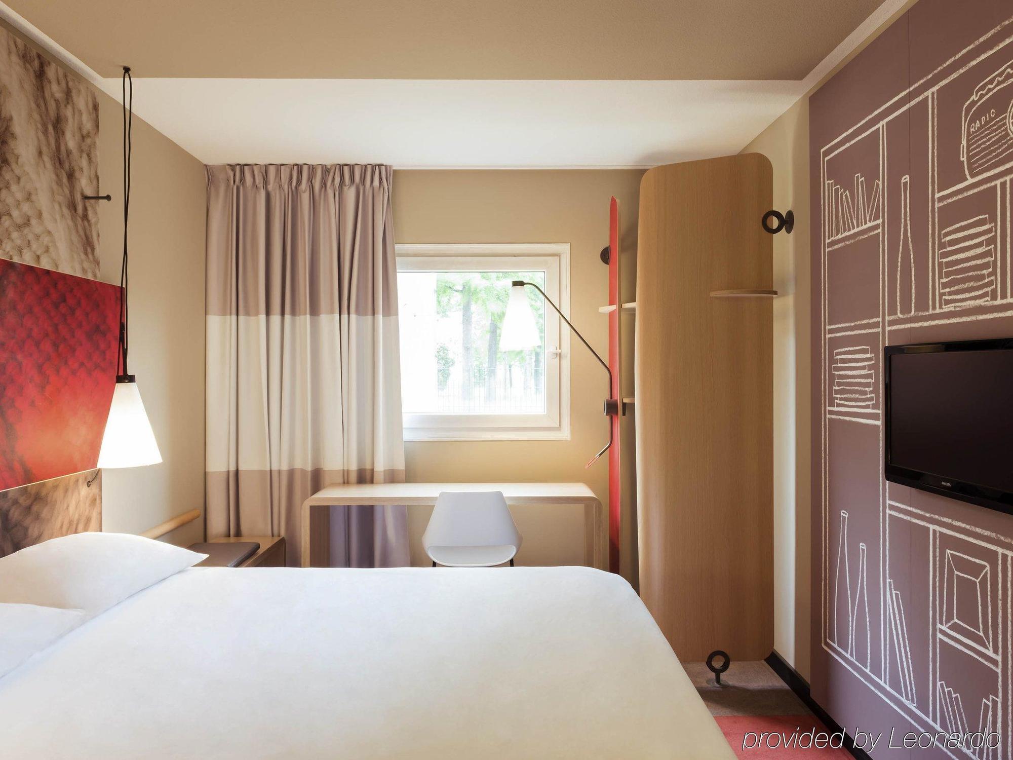 Отель Ibis Paris Gare Montparnasse 15Eme Экстерьер фото
